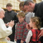 Franciscus: de Kerk moet haar geest en hart ten dienste stellen van toekomstige echtgenoten